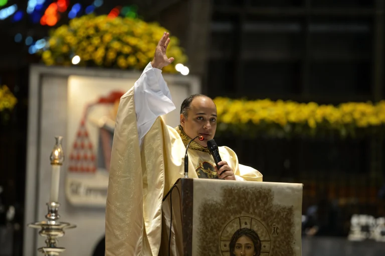 Padre Omar: além do turismo religioso